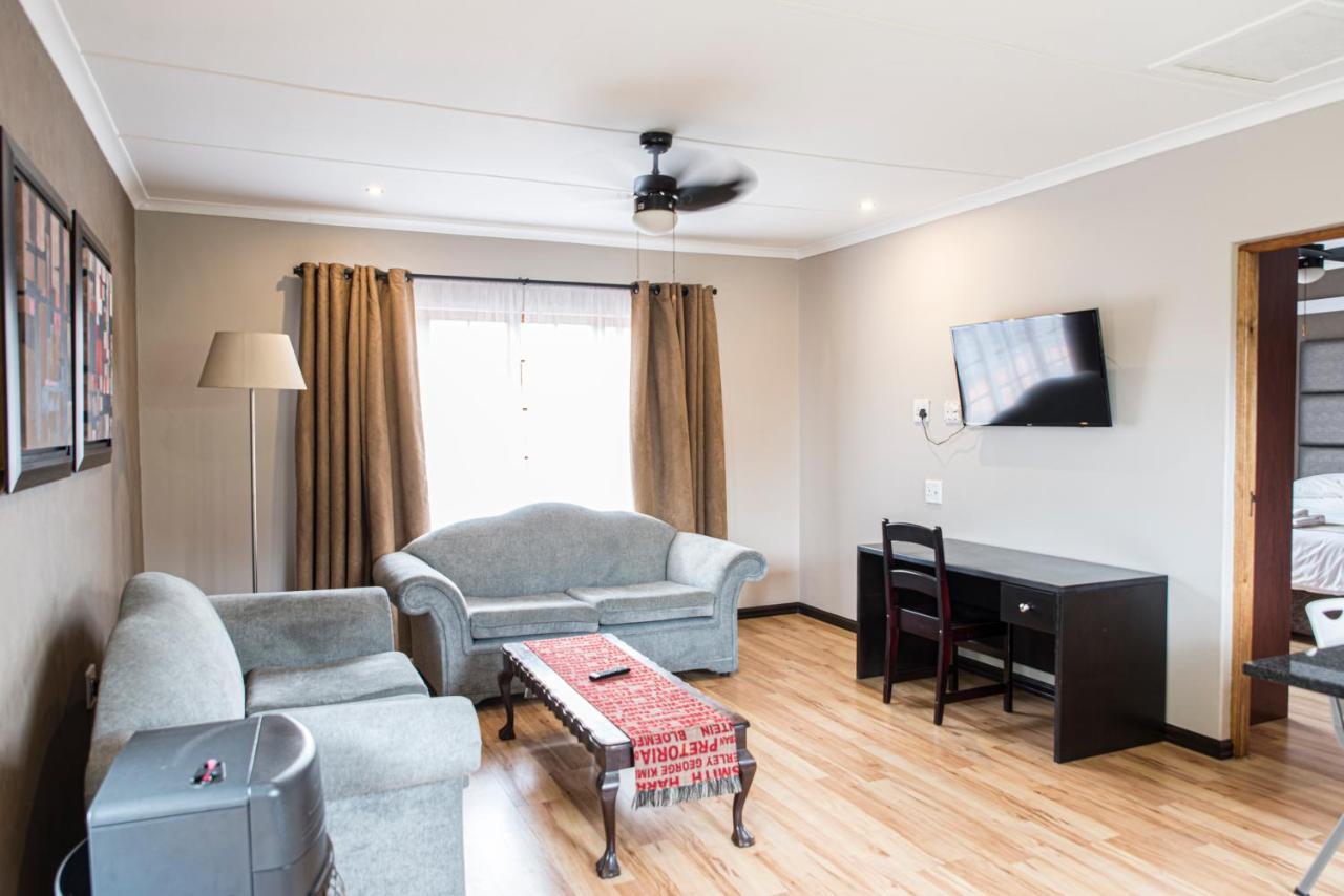 Ruth Avenue Guest House Edenvale Bagian luar foto